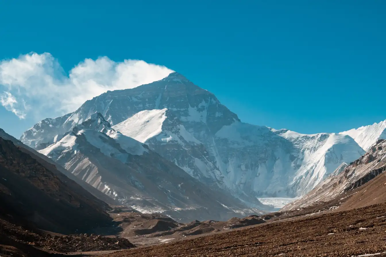 Mount Everest,Himalayas,The highest peak in the world,Adventure travel,Breathtaking views,China travel