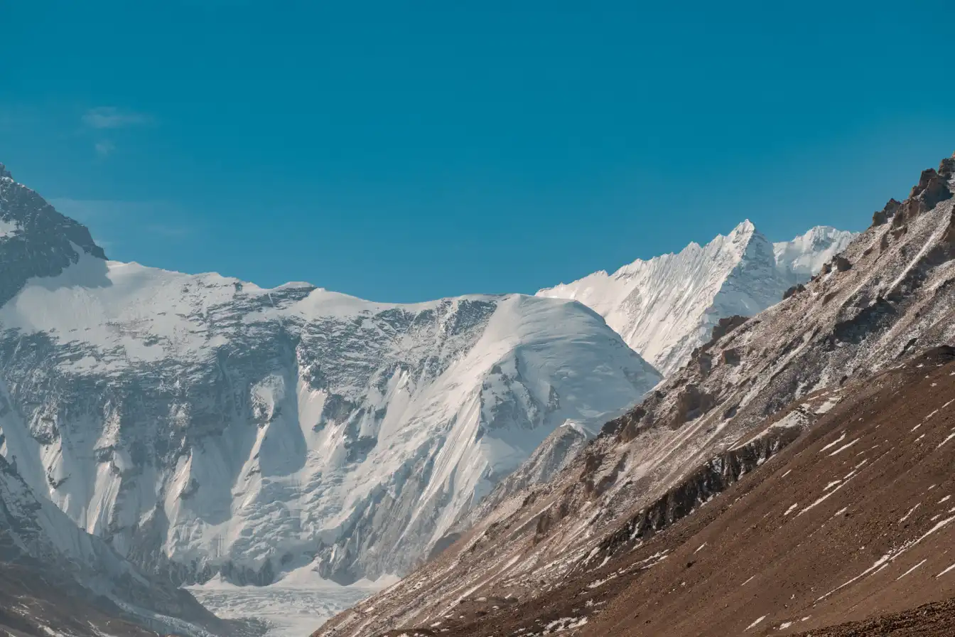 Mount Everest,Himalayas,The highest peak in the world,Adventure travel,Breathtaking views,China travel