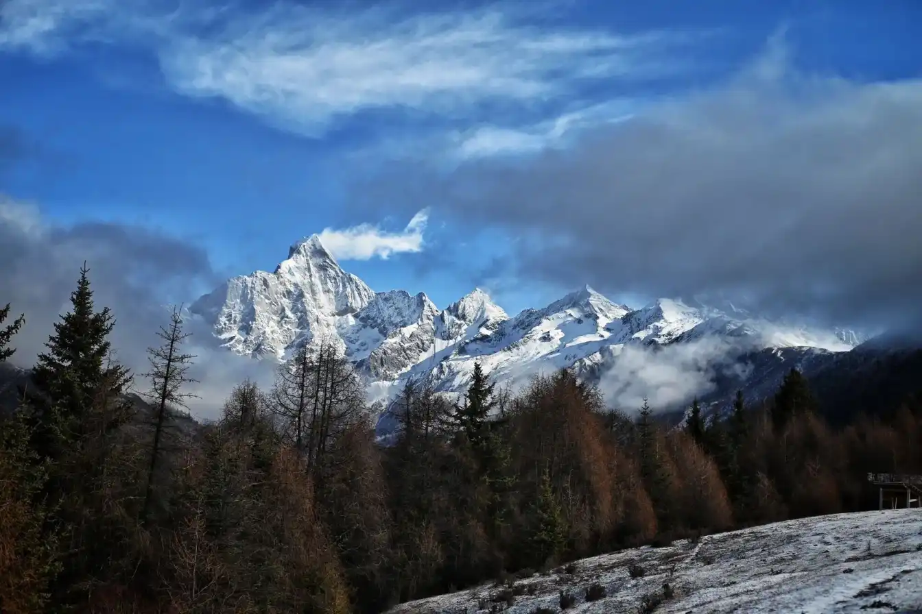 Mount Siguniang, China hiking trails, scenic photography, Chinese mountain tourism