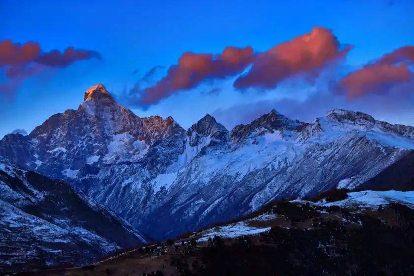 Mount Siguniang, China hiking trails, scenic photography, Chinese mountain tourism
