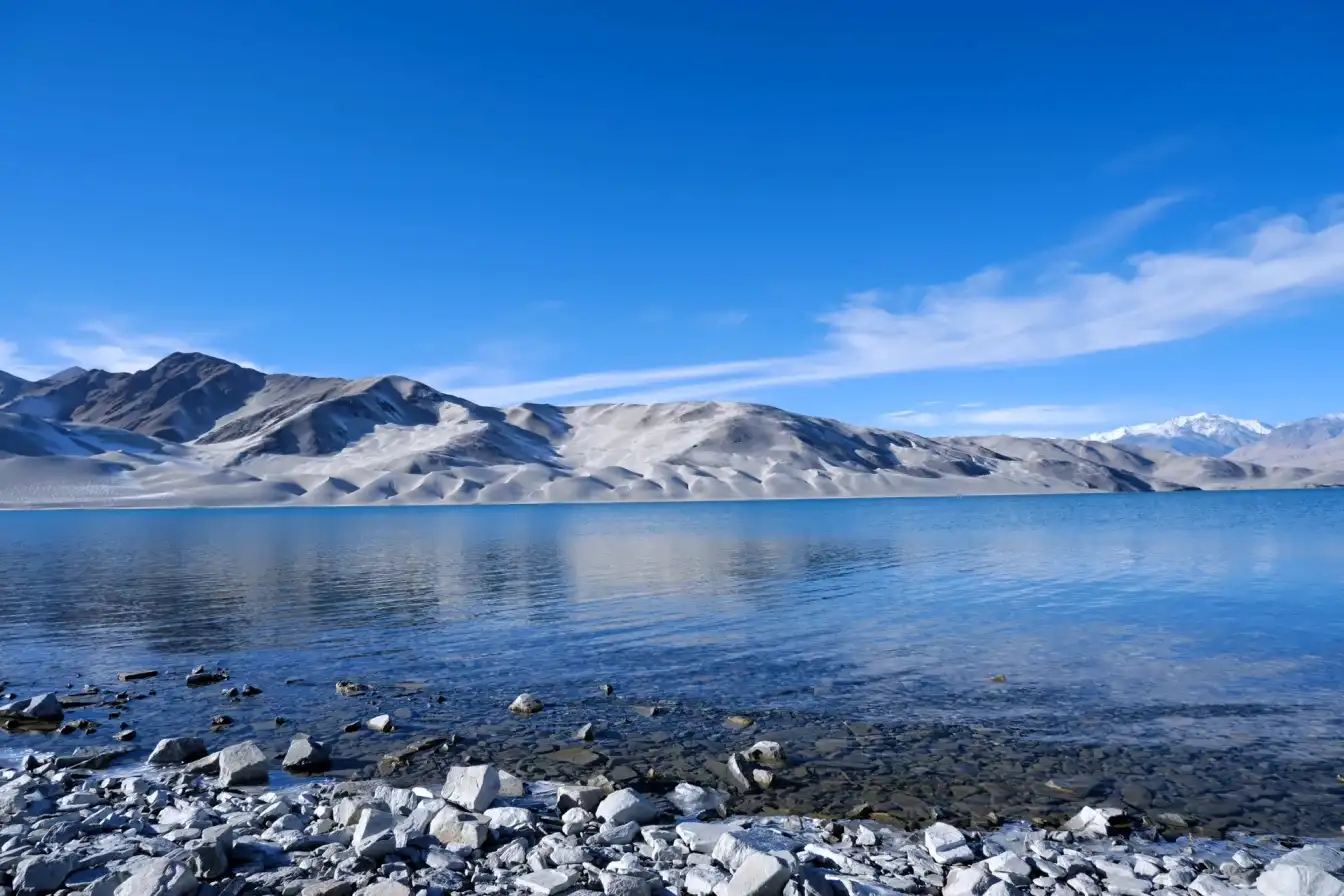 White Sands Lake,Xinjiang tourism,Natural beauty,Outdoor adventure,Desert oasis