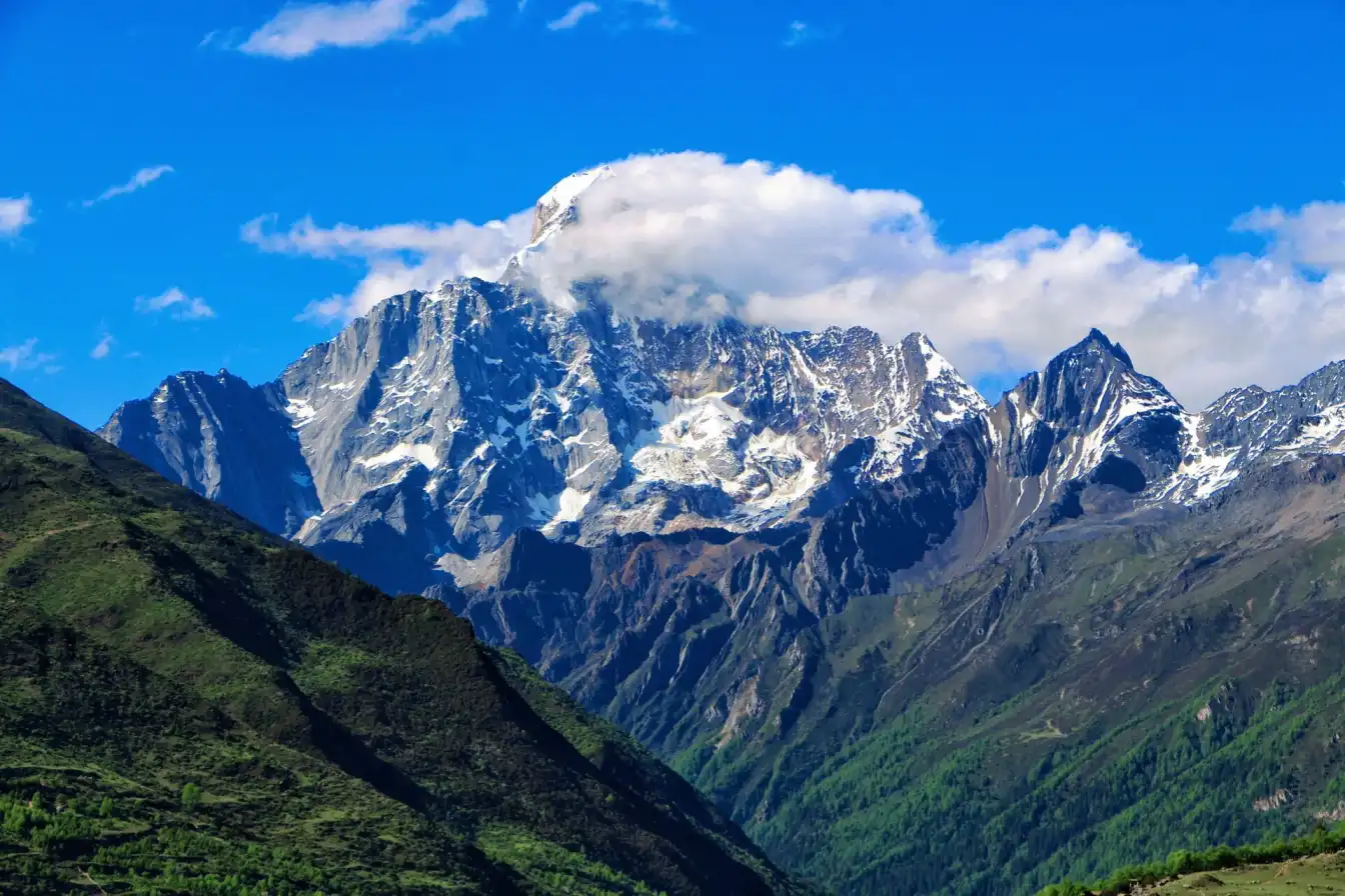 Mount Siguniang, China hiking trails, scenic photography, Chinese mountain tourism