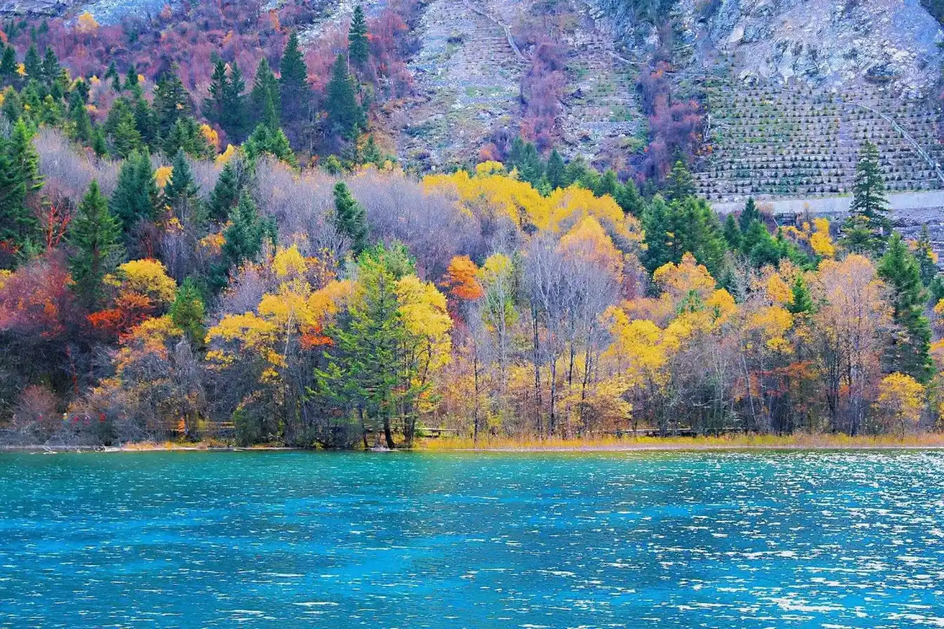 Jiuzhaigou Valley,China adventure travel,Scenic beauty,Nature tours,Chinese landscapes