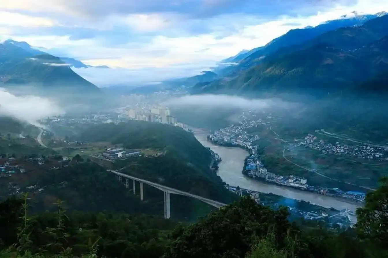 Nujiang Grand Canyon, majestic landscapes, China exploration, adventure travel, scenic beauty