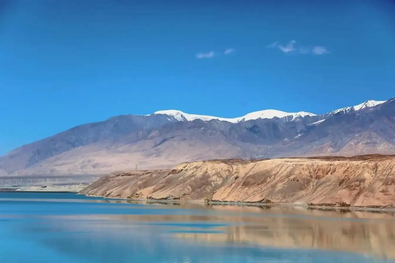 White Sands Lake,Xinjiang tourism,Natural beauty,Outdoor adventure,Desert oasis