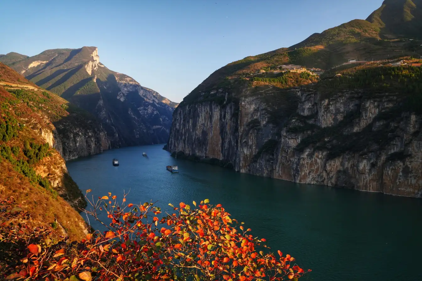 Three Gorges,Yangtze River,China travel,scenic beauty,cultural heritage,photography,mountains,lakes