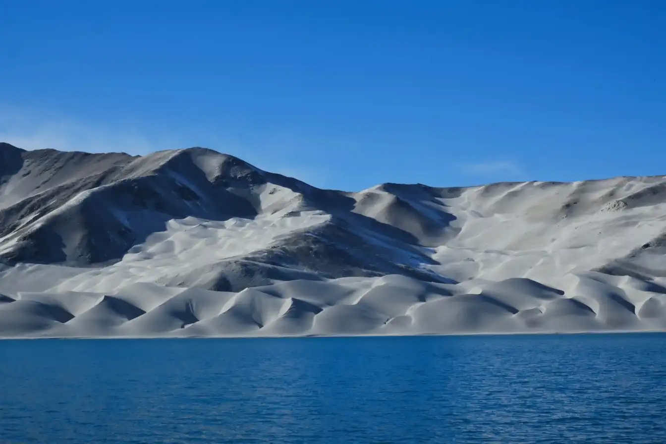 White Sands Lake,Xinjiang tourism,Natural beauty,Outdoor adventure,Desert oasis