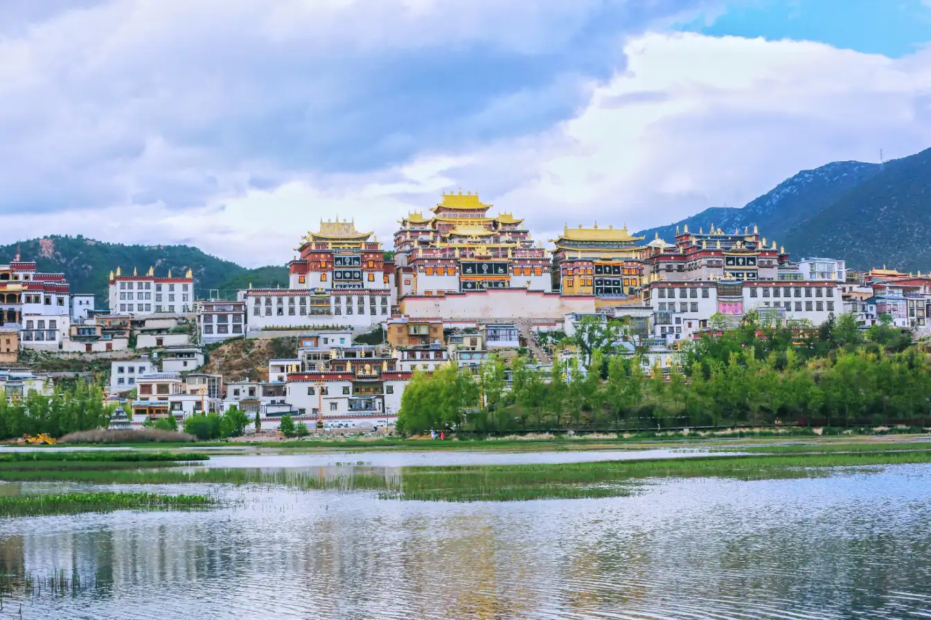 Shangri-La, China adventure travel, Tibetan culture, mountain trekking