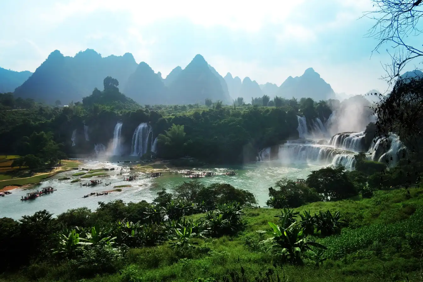 Detian Waterfall, transnational waterfall, nature travel, adventure tourism