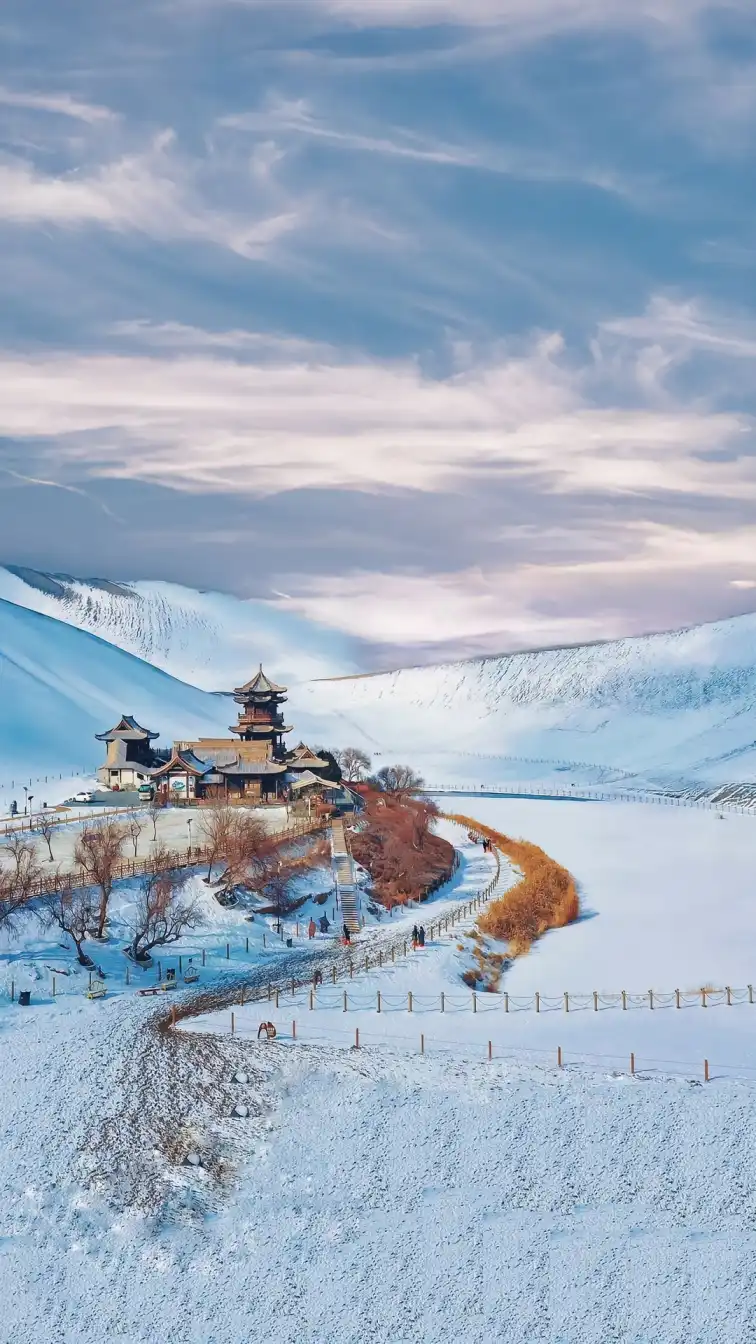 Dunhuang travel, China tourism, Crescent Lake