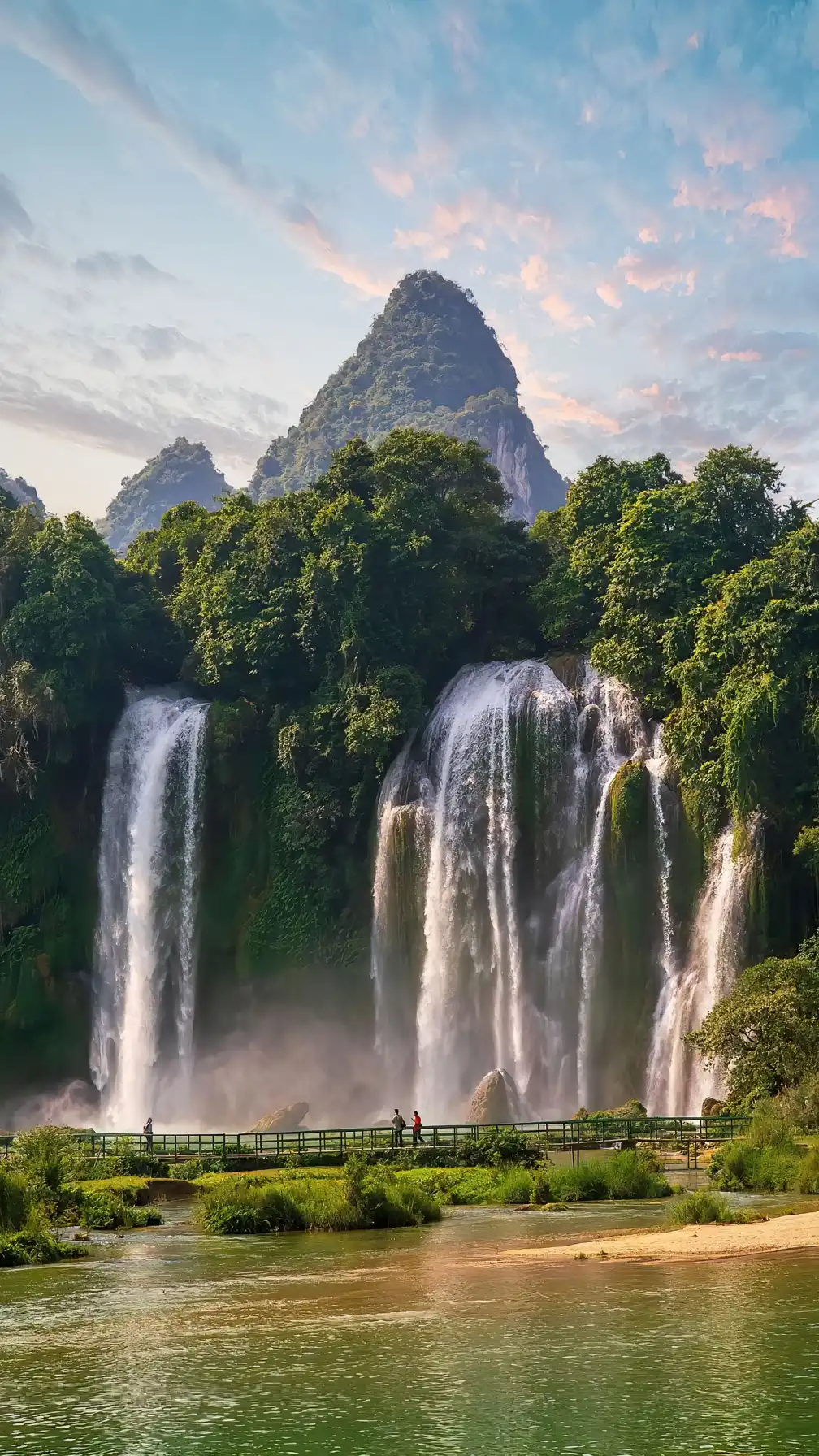 Detian Waterfall travel, China tourism, self-driving in China