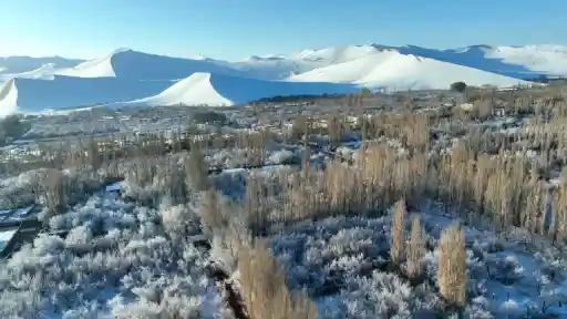 Crescent Lake, Mingsha Mountain, winter travel