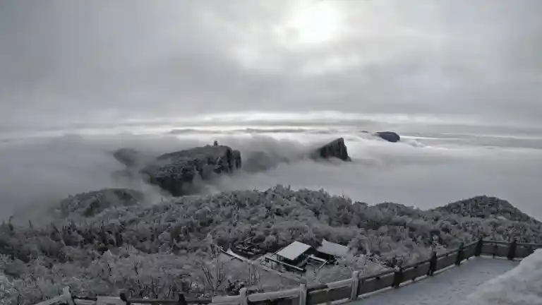 Tianmen Mountain snow, Zhangjiajie winter, China scenic beauty