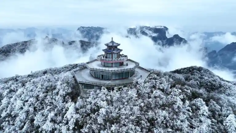 Tianmen Mountain scenery, Zhangjiajie winter beauty, China frost landscapes