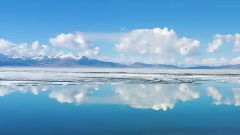 Sailimu Lake, Xinjiang travel, scenic mirror lake, China natural wonders, reflection photography